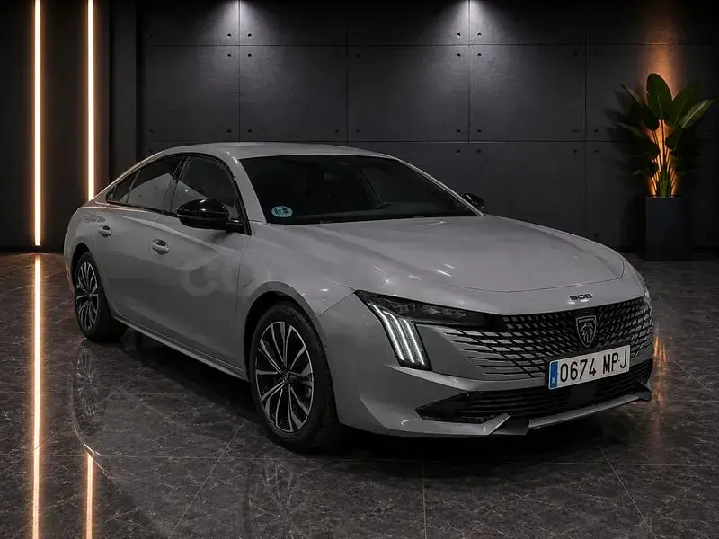 Usado Peugeot 508 Allure 130 CV (95 kW) 2024 Gris / plata Berlina