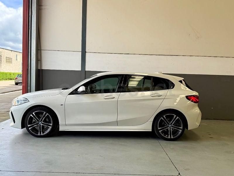 Begagnad BMW 118 Comfort Edition 150 HK (110 kW) 2021 Vit Halvkombi