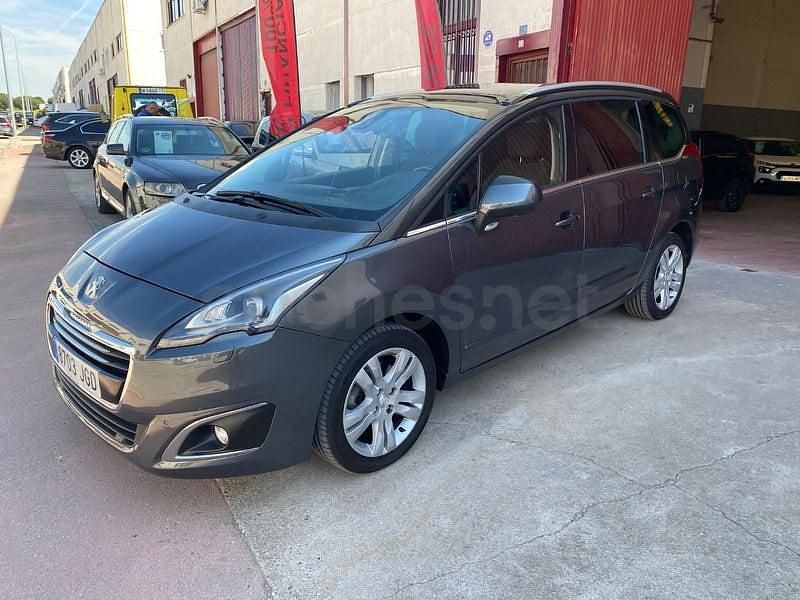Usado Peugeot 5008 Allure 120 CV (88 kW) 2015 Azul Monovolumen