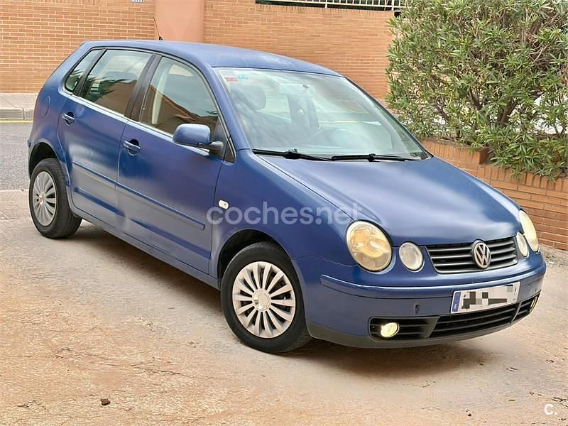 Usado VW Polo Highline 75 CV (55 kW) 2004 Azul Utilitario