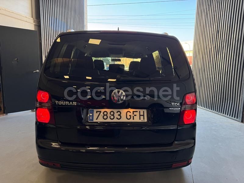 Usado VW Touran 105 CV (77 kW) 2008 Negro Monovolumen