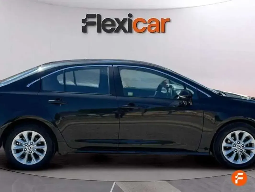 Usado Toyota Corolla 125 CV (91 kW) 2023 Negro Berlina