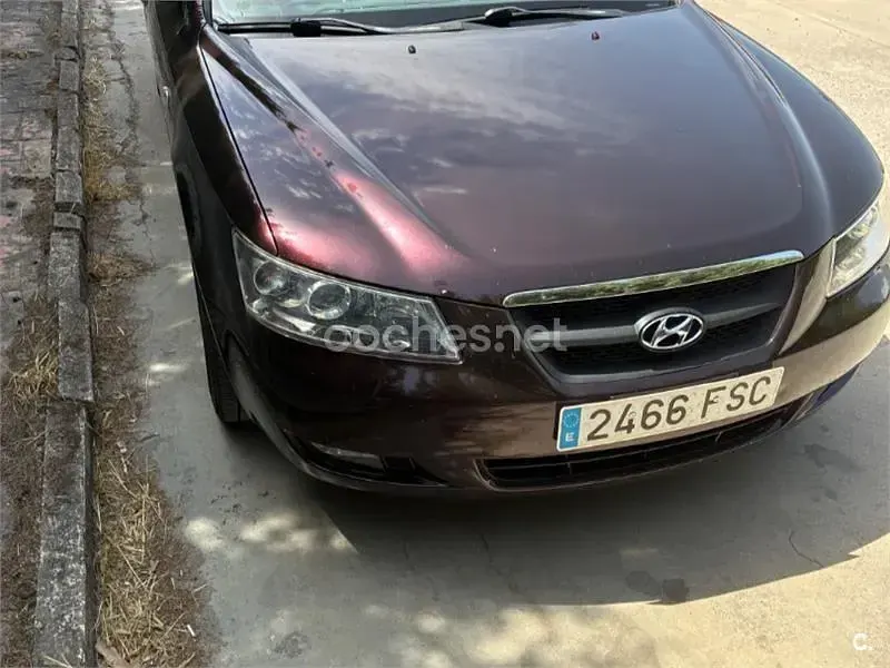 Usado Hyundai Sonata Comfort 140 CV (102 kW) 2007 Granate Berlina