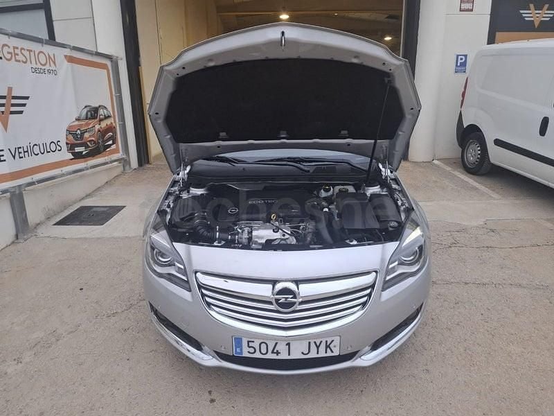 Usado Opel Insignia Business 136 CV (100 kW) 2017 Gris / plata Familiar