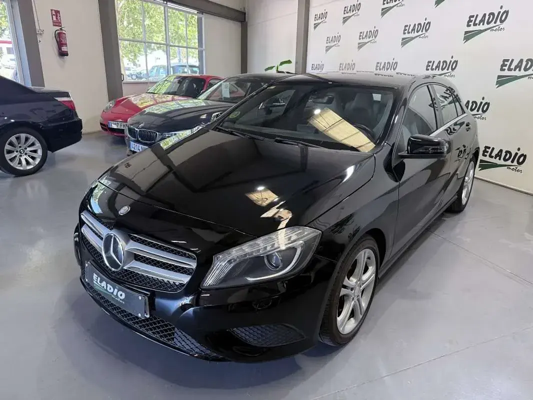 Usado Mercedes A200 Urban 136 CV (100 kW) 2015 Negro Utilitario