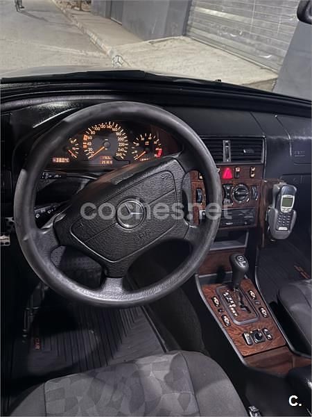Usado Mercedes C240 Classic 170 CV (125 kW) 1999 Gris / plata Berlina