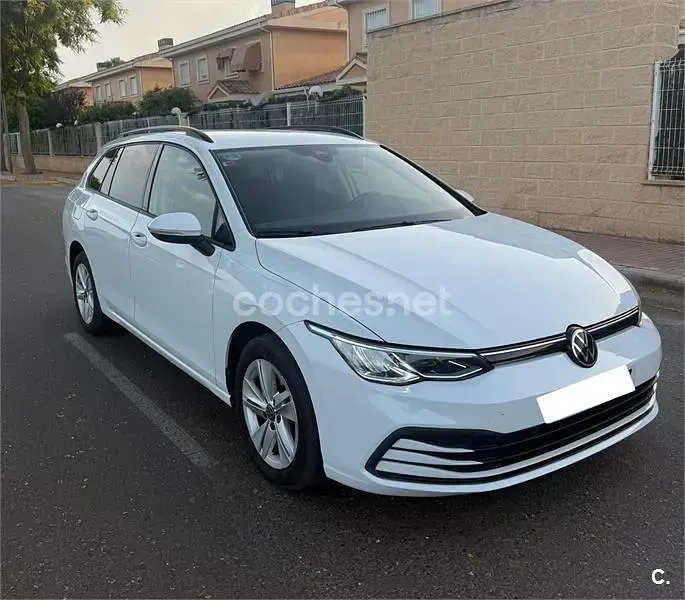 Usado VW Golf VIII Life 115 CV (84 kW) 2021 Blanco Familiar