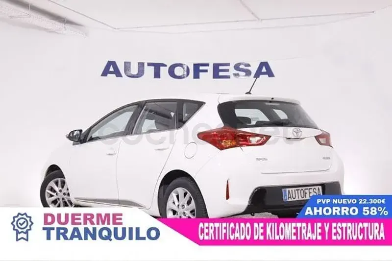 Usado Toyota Auris Live 132 CV (97 kW) 2013 Blanco Berlina