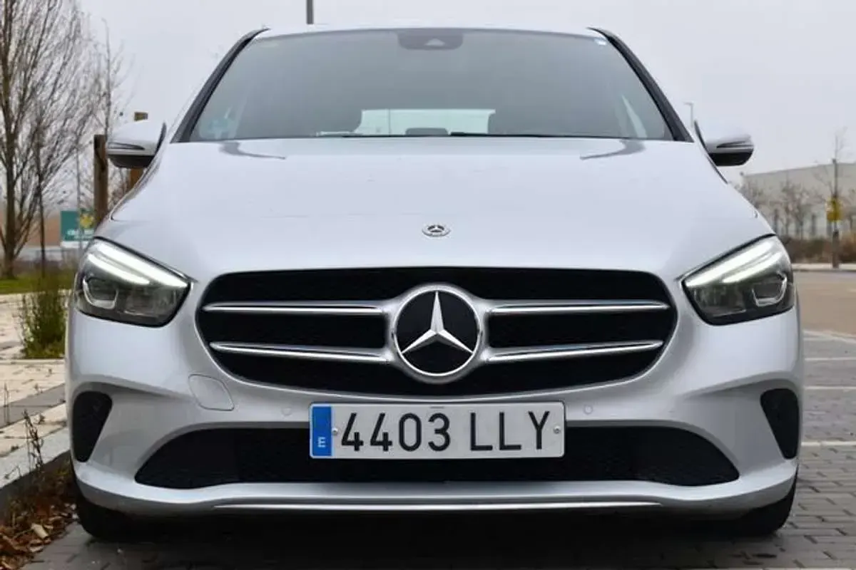 Usado Mercedes B180 Advantage 116 CV (85 kW) 2020 Plateado Utilitario