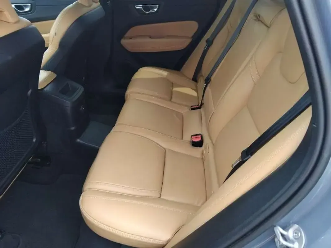 Usado Volvo XC60 Inscription 350 CV (257 kW) 2021 Gris SUV
