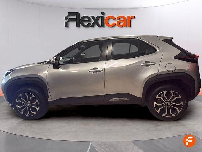 Usado Toyota Yaris Hybrid Active 116 CV (85 kW) 2024 Gris