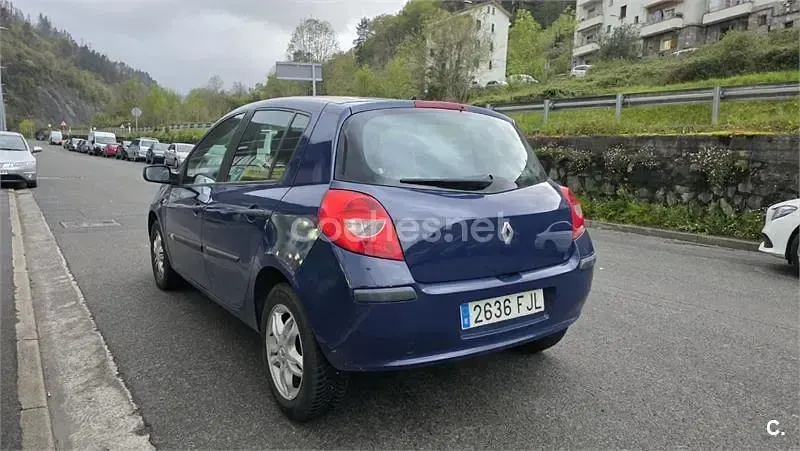 Usado Renault Clio II Dynamique 100 CV (73 kW) 2007 Azul Berlina