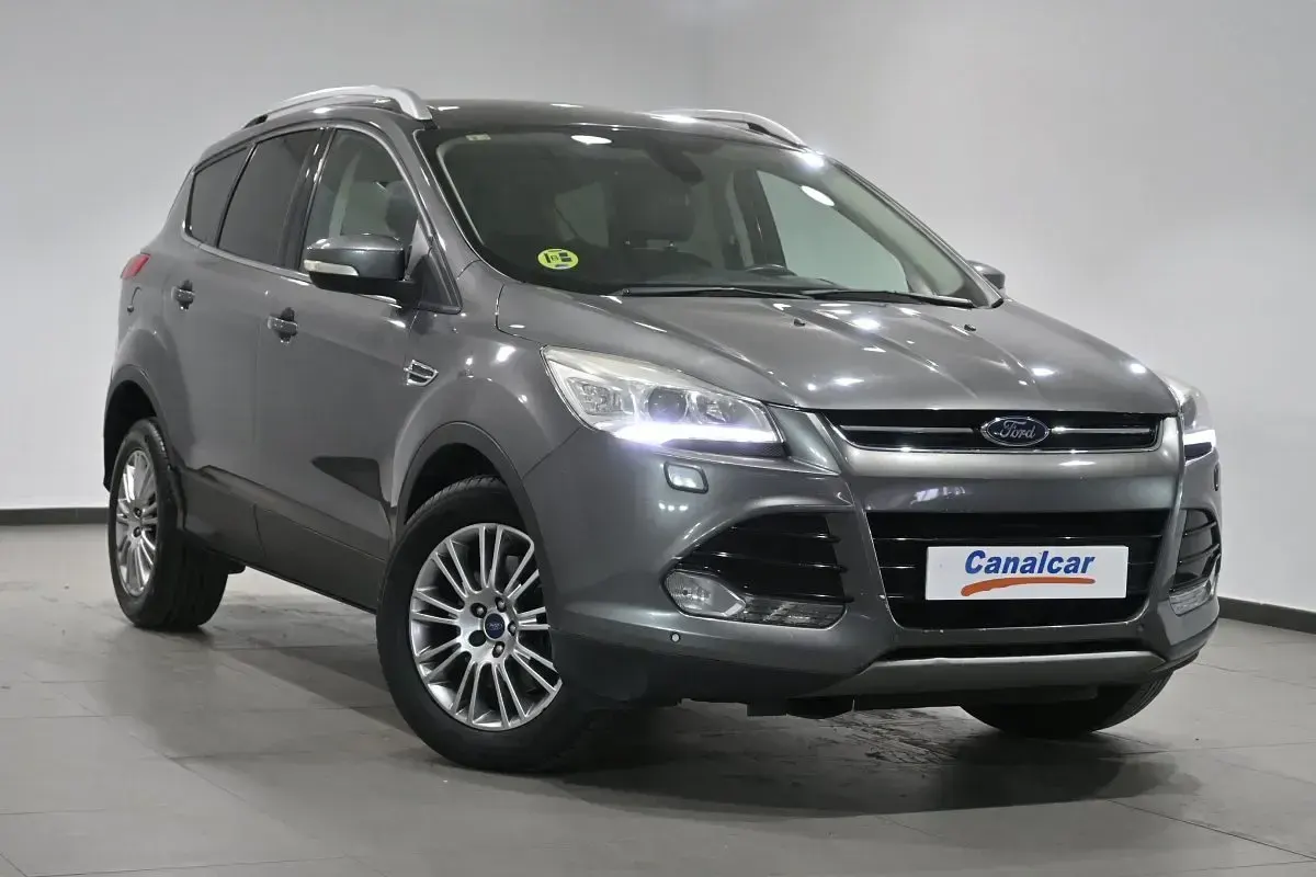 Usado Ford Kuga Titanium 140 CV (102 kW) 2013 Gris SUV