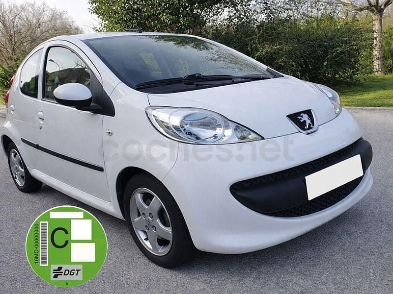 Usado Peugeot 107 Urban Move 68 CV (50 kW) 2008 Blanco Utilitario