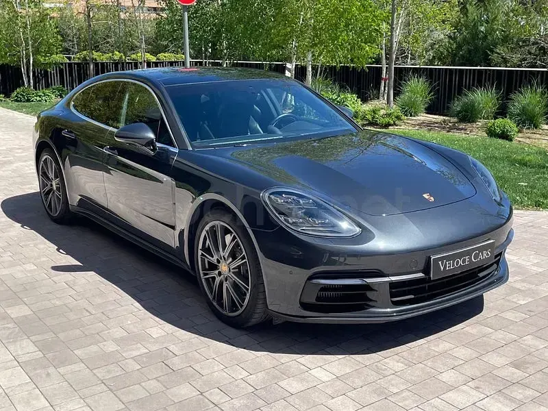 Usado Porsche Panamera Executive 462 CV (339 kW) 2018 Gris Utilitario