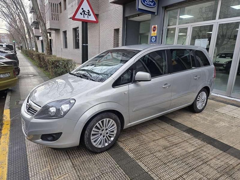 Usado Opel Zafira Enjoy Plus 116 CV (85 kW) 2011 Plateado Monovolumen