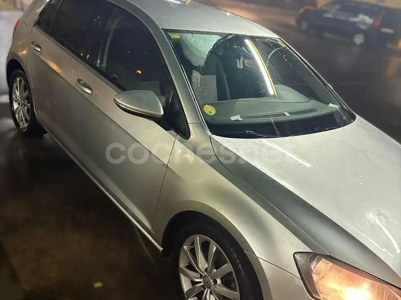 Usado VW Golf VII Advance 105 CV (77 kW) 2014 Gris / plata Berlina