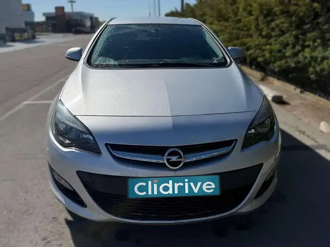 Usado Opel Astra Selective 110 CV (80 kW) 2014 Gris Utilitario