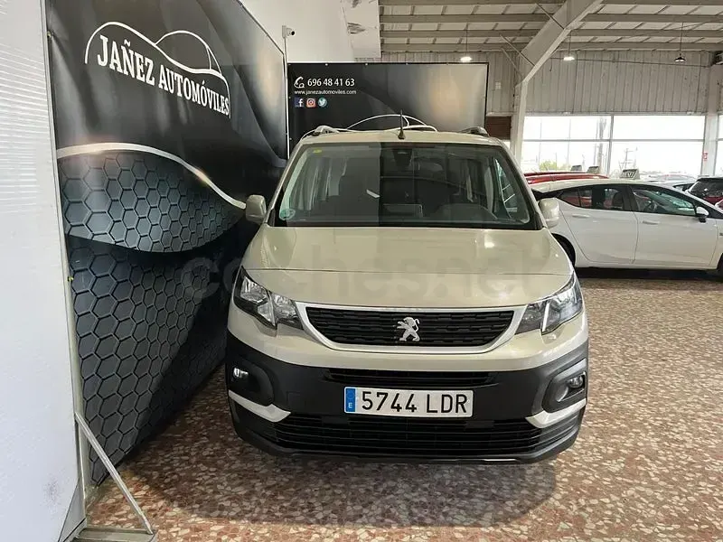 Usado Peugeot Rifter Active 130 CV (95 kW) 2019 Beige Monovolumen