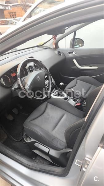 Usado Peugeot 308 90 CV (66 kW) 2010 Gris / plata Berlina