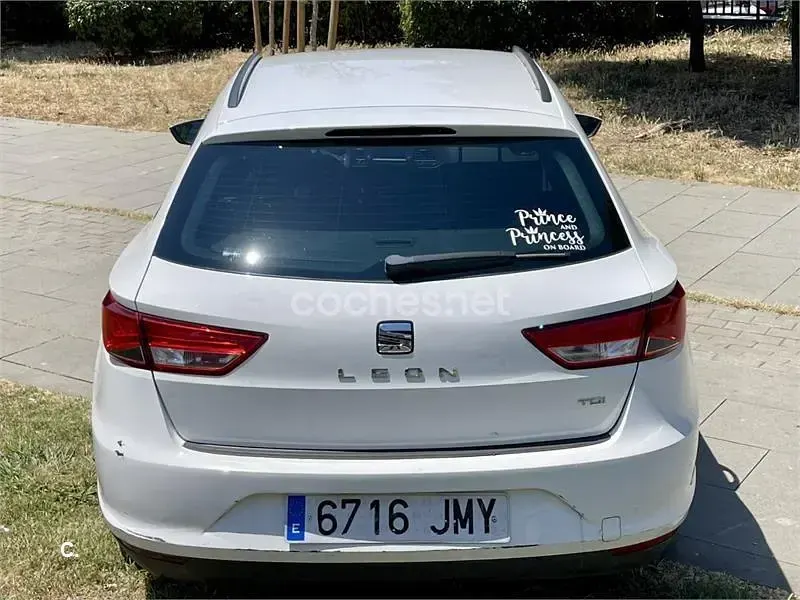 Usado Seat Leon ST Style 110 CV (80 kW) 2016 Blanco Familiar