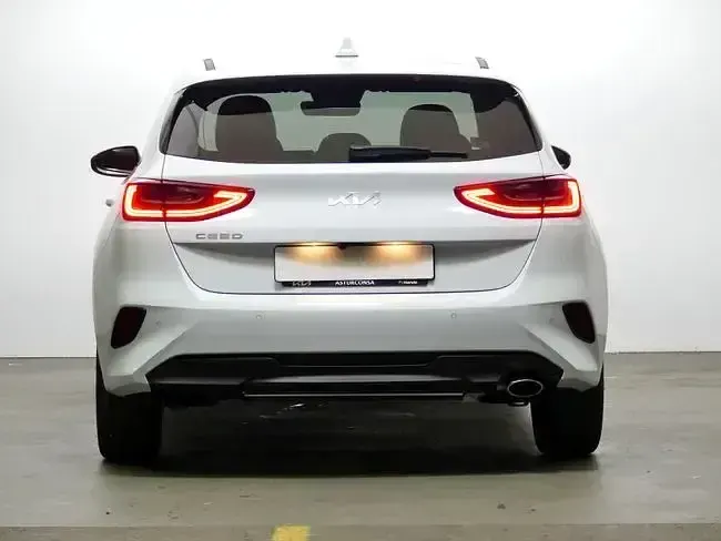 Usado Kia Ceed 100 CV (73 kW) 2023 Blanco Utilitario