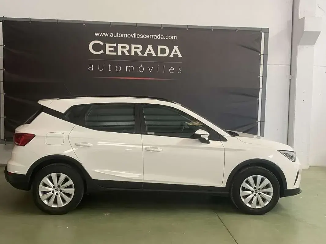 Usado Seat Arona Style 110 CV (80 kW) 2023 Blanco SUV