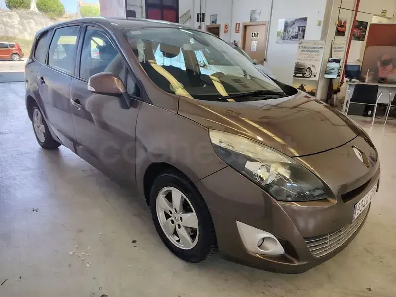 Usado Renault Grand Scénic II Dynamique 105 CV (77 kW) 2009 Beige Monovolumen