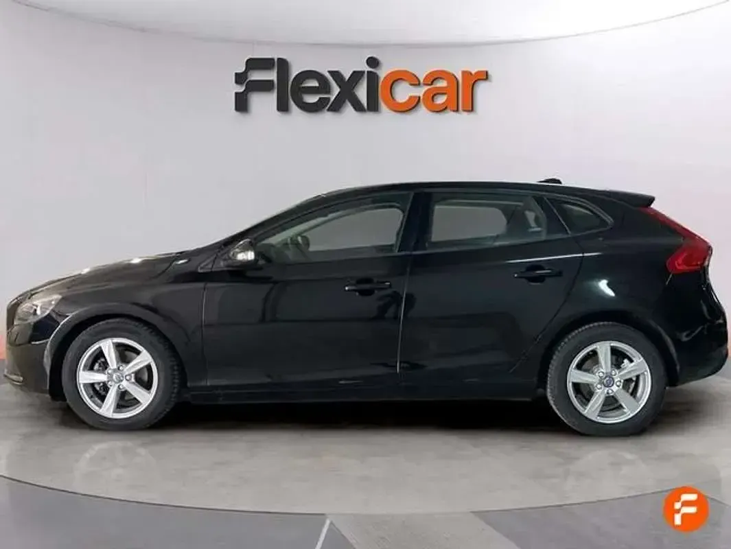 Usado Volvo V40 114 CV (83 kW) 2015 Negro Utilitario
