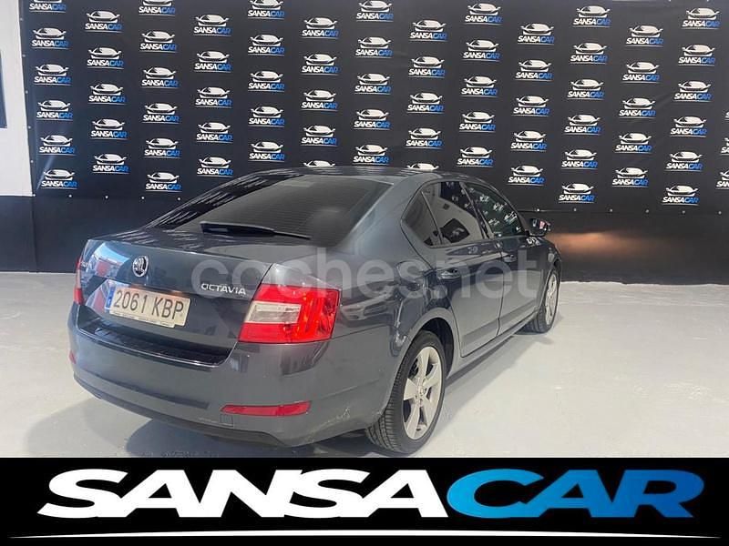 Usado Skoda Octavia Ambition 115 CV (84 kW) 2017 Gris / plata Berlina