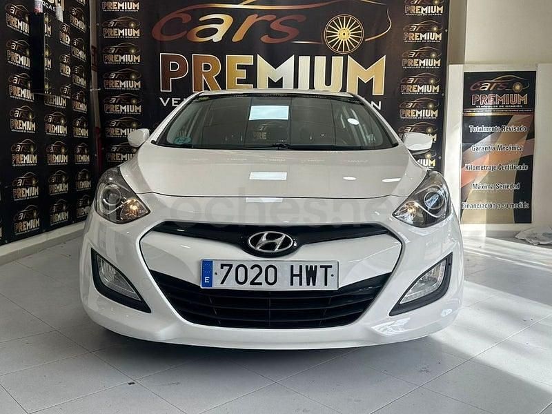 Usado Hyundai i30 GO! 100 CV (73 kW) 2014 Blanco Berlina