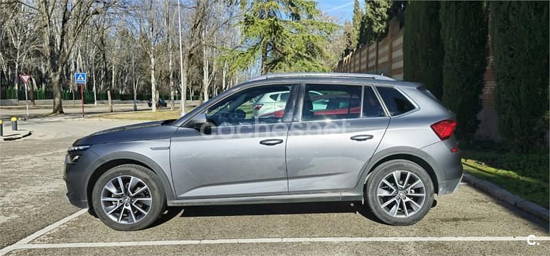 Usado Skoda Kamiq 110 CV (80 kW) 2022 Gris / plata SUV