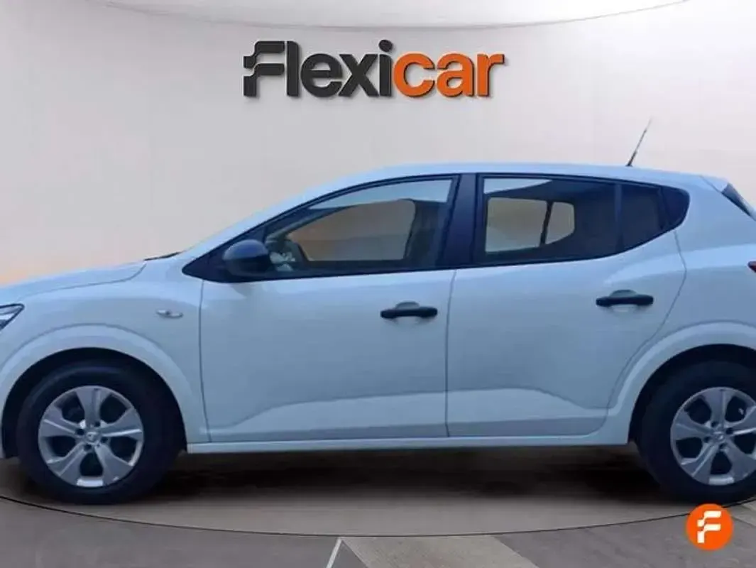 Usado Dacia Sandero Comfort 67 CV (49 kW) 2021 Blanco Utilitario