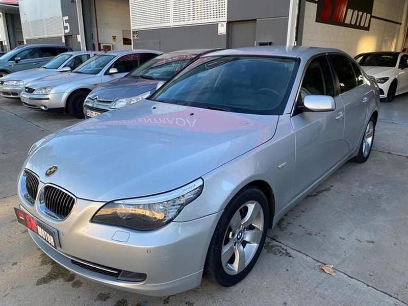 Usado BMW 530 Comfort Edition 272 CV (200 kW) 2007 Gris / plata Berlina