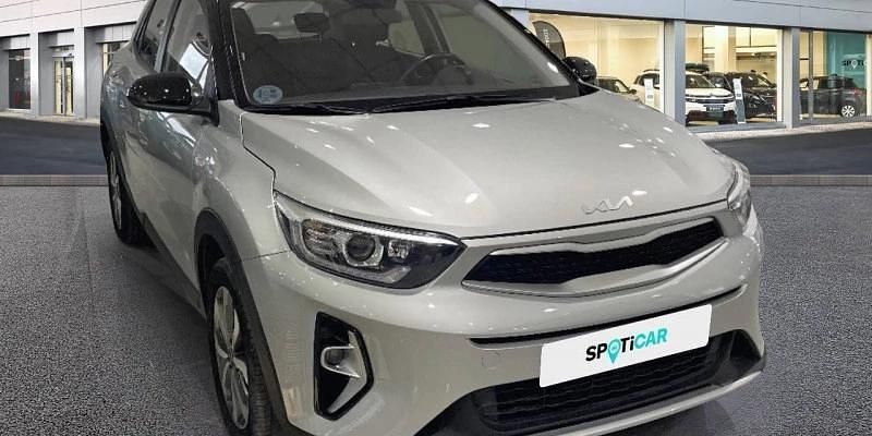 Usado Kia Stonic 84 HP (61 kW) 2023 Cinzento SUV