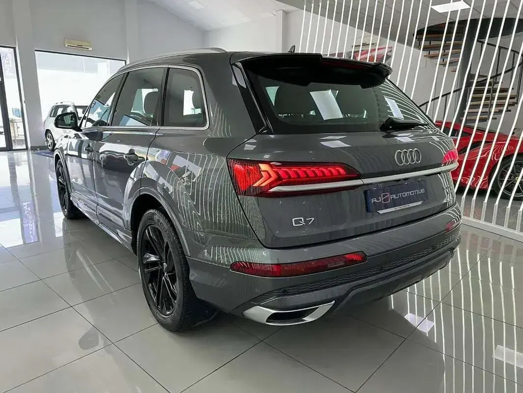Usado Audi Q7 Ambiente 286 CV (210 kW) 2021 Gris SUV
