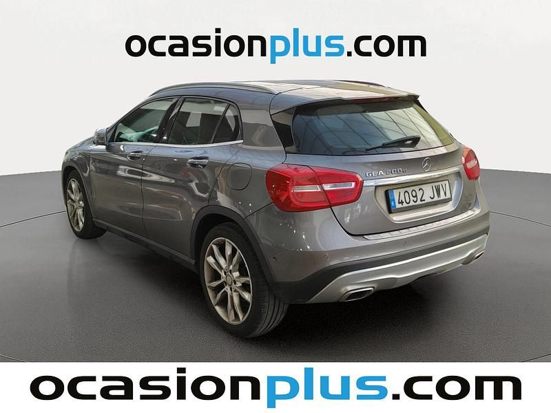 Usado Mercedes GLA200 Urban 136 CV (100 kW) 2017 Gris SUV
