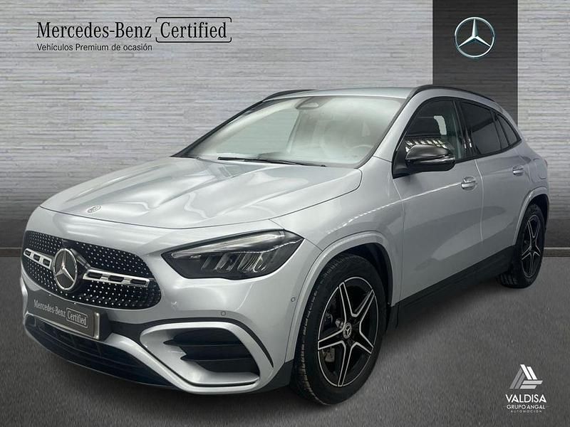 Usado Mercedes GLA200 AMG line 150 CV (110 kW) 2025 Gris / plateado SUV