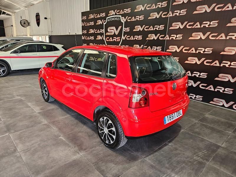 Usado VW Polo Trendline 75 CV (55 kW) 2004 Rojo Utilitario