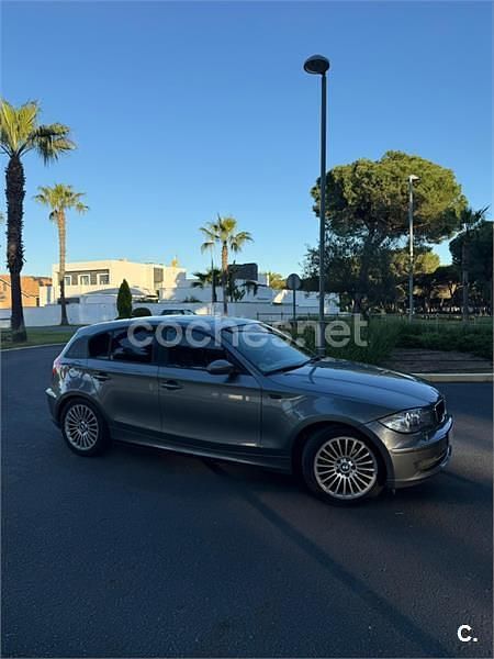 Usado BMW 118 Comfort Edition 143 CV (105 kW) 2009 Gris / plata Utilitario