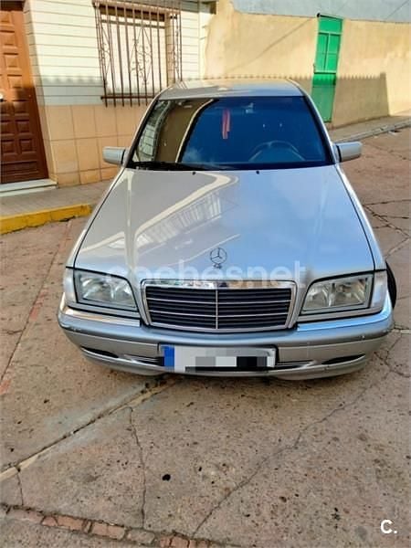 Usado Mercedes C200 Elegance 102 CV (75 kW) 2000 Gris / plata Berlina