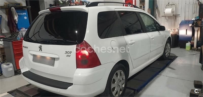 Usado Peugeot 307 90 CV (66 kW) 2004 Blanco Familiar