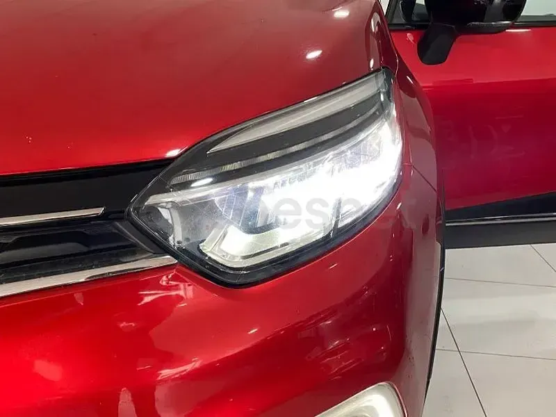 Usado Renault Captur Zen 90 CV (66 kW) 2019 Granate SUV