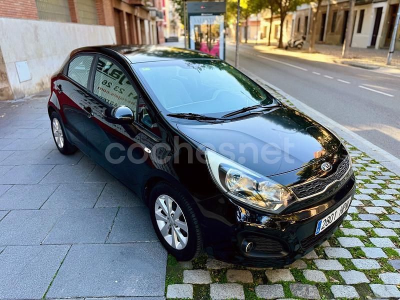 Negro Usado 2014 Kia Rio Berlina | 5450 € (Precio justo) - Imagen 1/4
