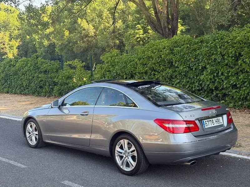 Usado Mercedes E250 204 CV (150 kW) 2011 Gris / plata Coupe