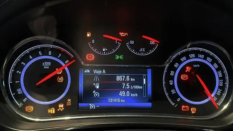 Usado Opel Insignia Selective 140 CV (102 kW) 2016 Azul Familiar