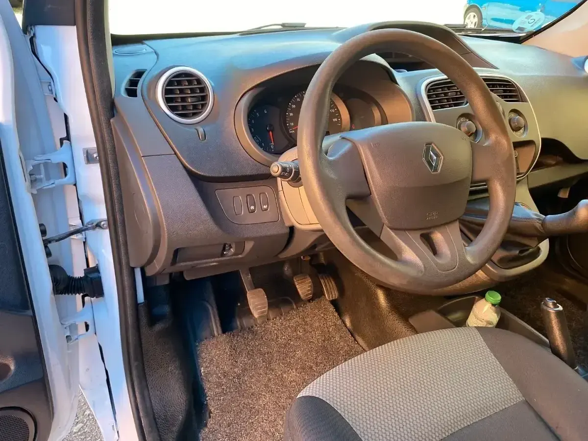 Usado Renault Kangoo 75 CV (55 kW) 2019 Blanco Monovolumen