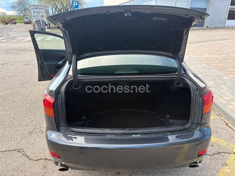 Usado Lexus IS250 Luxury Line 208 CV (152 kW) 2006 Gris / plata Berlina