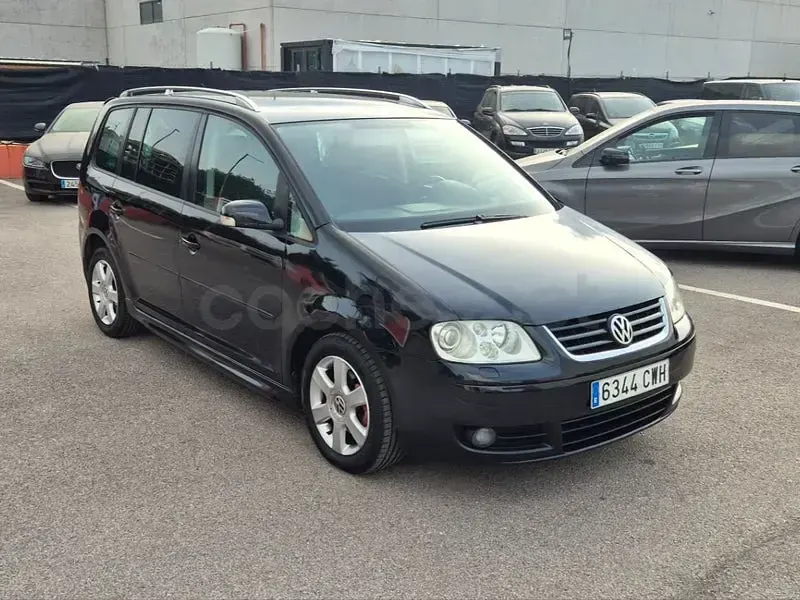 Usado VW Touran Advance 140 CV (102 kW) 2004 Negro Monovolumen