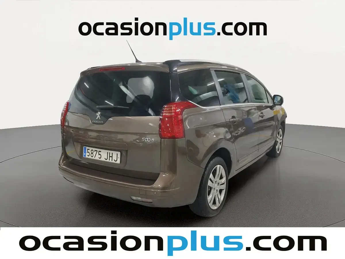 Usado Peugeot 5008 Style 131 CV (96 kW) 2015 Gris Monovolumen